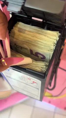 Click the link in my bio to learn how to start a vending machine business 💕