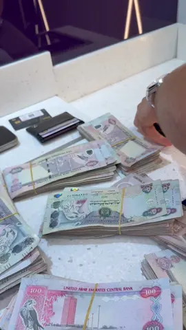 Je retire 100k à Dubaï #jpfanguin #riche #motivation 