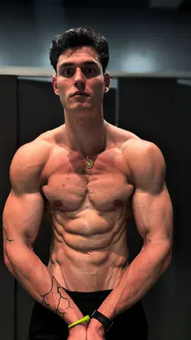Aesthethics 😮‍💨#aesthethics #gymmotivation #viral #parati #prettybodyface 