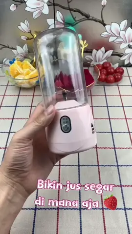 Gaya hidup sehat tuh gampang banget kalau alatnya sekeren ini 😍💚 #blenderportable #alatdapurunik #hidupsehat 