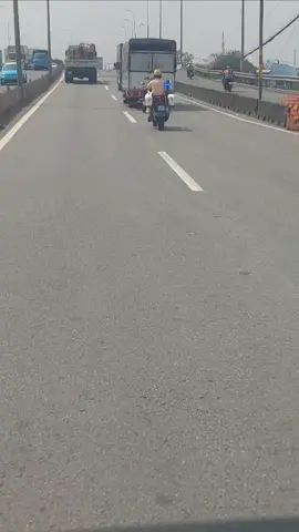 sếp kêu mấy hôm nay bài lấy cây kim may đồ đang hót te't cho sếp nghe ...😂😂😂😂😂😂