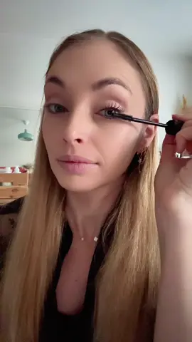 GRWM en partenariat avec Benefit En ce moment vous avez -25% sur tout le site avec le code BENEFIT25 #benefit #promo #grwm #makeup @BenefitFrance 