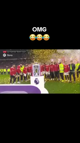 How did bro pass the security 👀😂😂😂#viral #arsenal #sora2 #manchesterunited #ai 