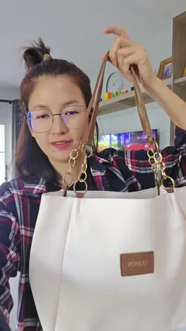 #กระเป๋าสะพาย #กระเป๋าแฟชั่น #กระเป๋าสะพายข้าง #กระเป๋า #กระเป๋าสะพายไหล่ 