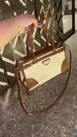 secantik ini 🤎 #tascantik #taswanita #tasselempang #handbag 