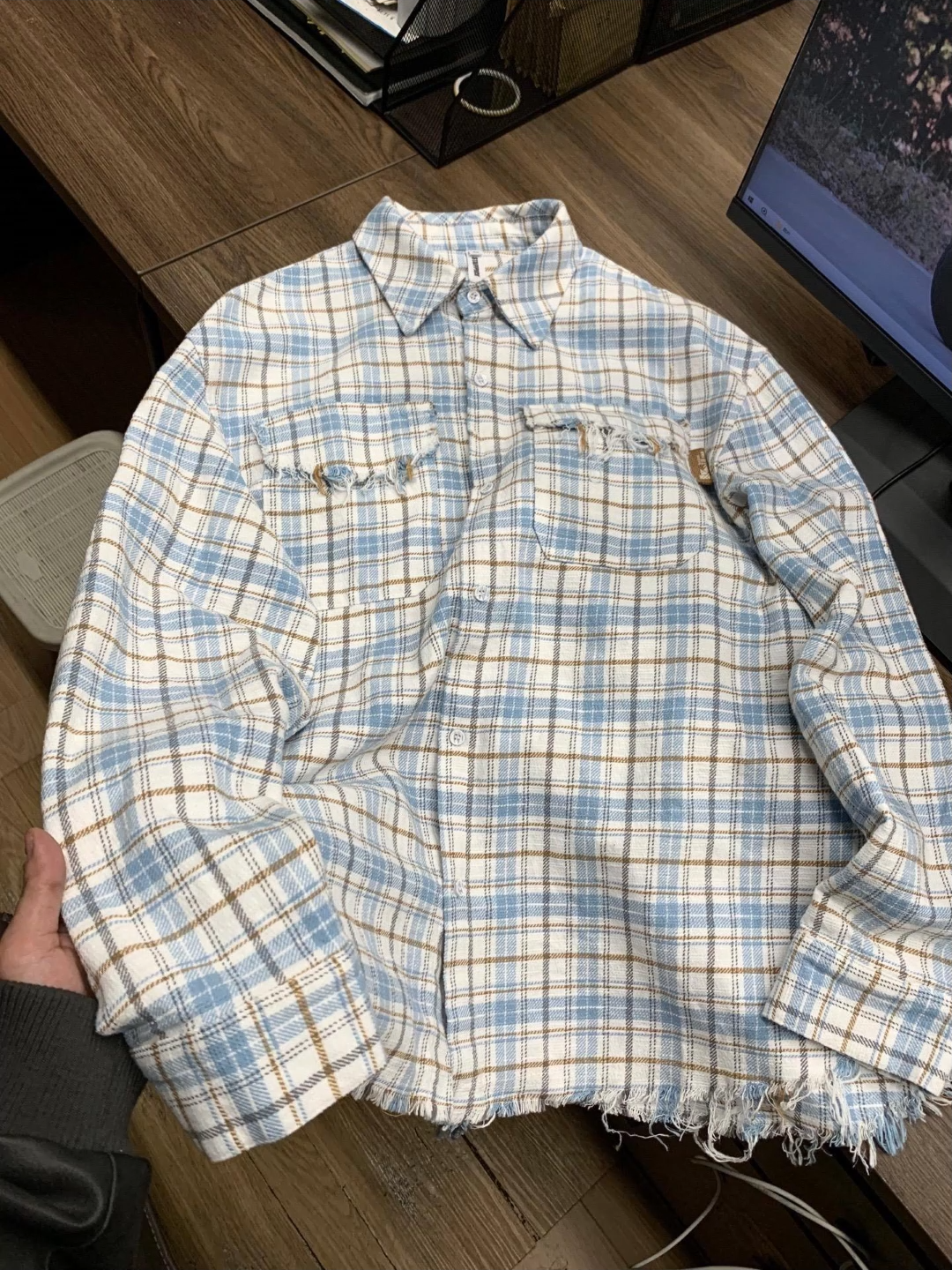 Fnannel rách lạ..... , chỉ 1xx lại còn được FreeShip khi mua hàng ở video nữa ạ #xuhuong #fyp ##uotfit #basic #foryou #vairal