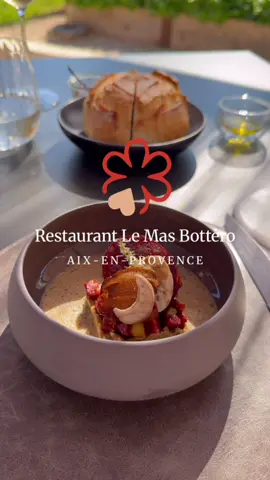 Une parenthèse gourmande aux portes du Luberon… Au Mas Bottero, le chef étoilé Nicolas Bottero nous invite à savourer le Sud dans toute son authenticité. Une table sur jardin où la nature inspire chaque assiette, où les produits du terroir provençal rencontrent la créativité et la finesse d’un chef passionné. Entre douceur, élégance et sincérité, chaque plat raconte une histoire, celle d’un terroir vibrant, d’un savoir-faire et d’un profond respect du vivant. Un moment suspendu à quelques minutes d’Aix-en-Provence, dans une maison où le goût d’ici s’exprime avec justesse et émotion. #restaurantetoile #michelinstar #michelinguide #provence #aixenprovence 