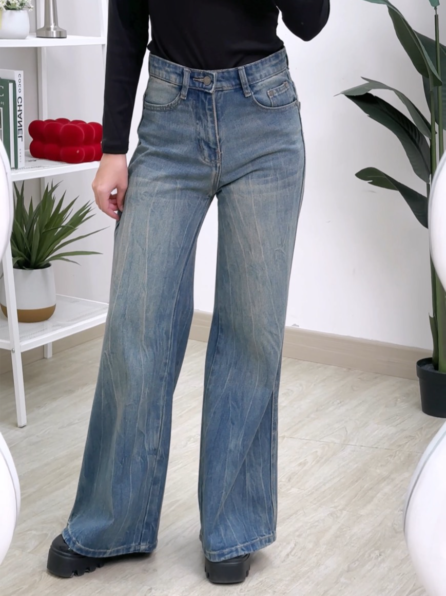 Tau gak sih flare jeans yang lagi trend akhir-akhir ini? Yups JINISO punya DAYOFF 370😍 #JINISO #jinisoemangkeren #JINISO7th #Gen7JINISO #SevenYearsStrong