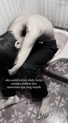 separah apapun masalah di luar, orang rumah gaboleh tau separah apapun masalah di rumah. orang luar gaboleh tau #fyp #katakata #quotes #ruanggalau #tiktokviral 