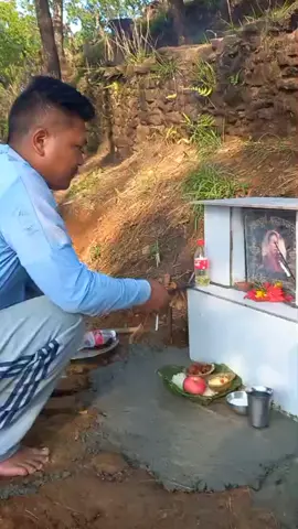 ममि हजुरको कमि त थियो नेेेै ९ महिनामा नै  नभएको 1  छोरालाइ पनि साथमा लानु भयो हजुरहरू खुसि भएर बस्नुस हामी कसरी खुसी हुनि खै एकै छिनको लागि भए पनि अनगालोमा धित मरूनजेल डाको छोडेर  रून मन छ जिन्दगी कै खास र पयारो मान्छे  ममि बाबू  दु:ख बिसौनी चौतारी अनि माइतिको साहरा नै डल्यो ❤️❤️❤️