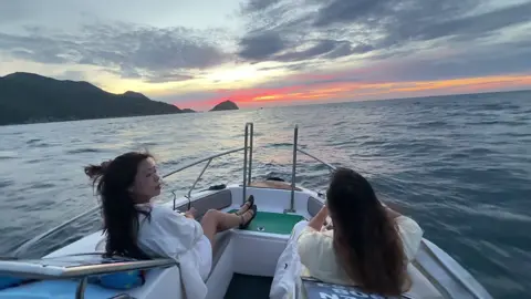 Ngắm bình minh 🌅 trên Cano ở hòn rùa ✈️✈️🏖️🏖️🏖️🐢🐢🐢🌊🌊🌊👙👙👙