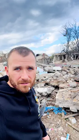 Війна руйнує все… Вона не знає жалю, не робить винятків і не зупиняється ні перед чим. Так виглядає біль і спустошення вздовж лінії зіткнення. І чим ближче до фронту, тим більше руйнувань… і тим важче повірити, що колись тут було життя. Війна руйнує все… Вона не знає жалю, не робить винятків і не зупиняється ні перед чим. #ukrainian #війна #україна #донецькаобласть🇺🇦 #рекомендации 