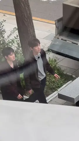 kyungsoo dan Ji Chang-wook terlihat bersama Lee seojin sepertinya syuting untuk promosi drama #themanipulated  #kyungsoo #jichangwook #exo  #dohkyungsoo 