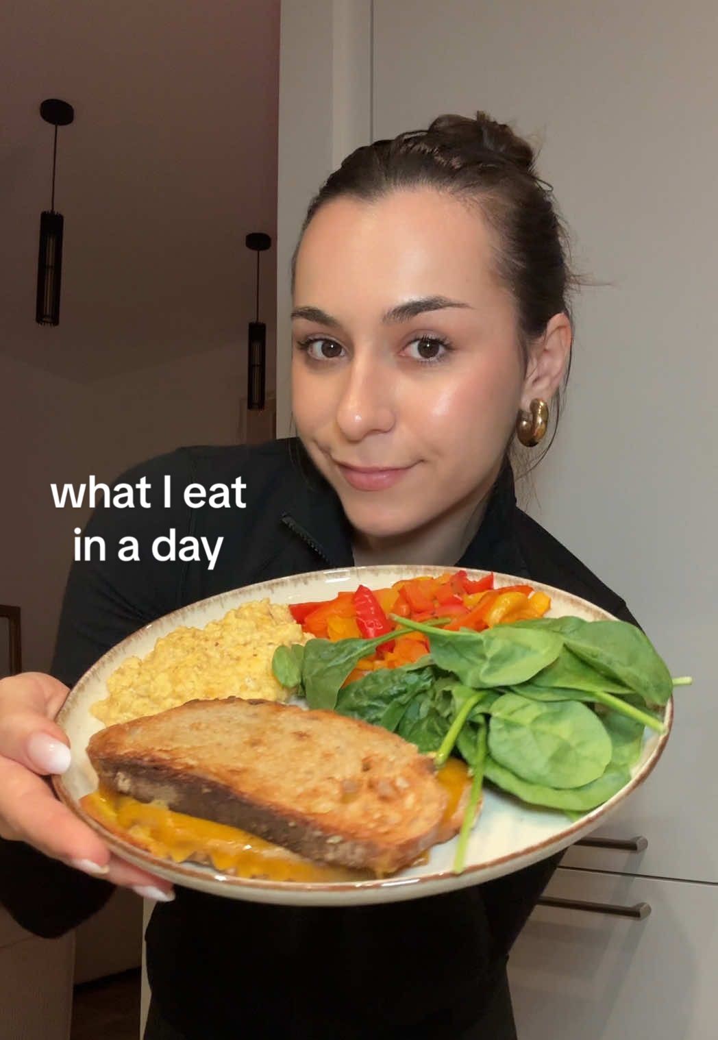 une journée dans mon assiette 🫑🍅🥗 vous préférez le contenu en musique ou avec voix off pour ce type de vidéo? merci par avance 💘  #whatieat #unejourneedansmonassiette #whatieatinaday 