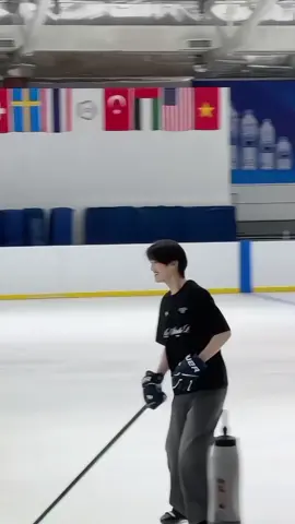 โอ้โหห(cr.@ติ๊กกะโต้97 ) #peemtanat #lcehockey #fyp 