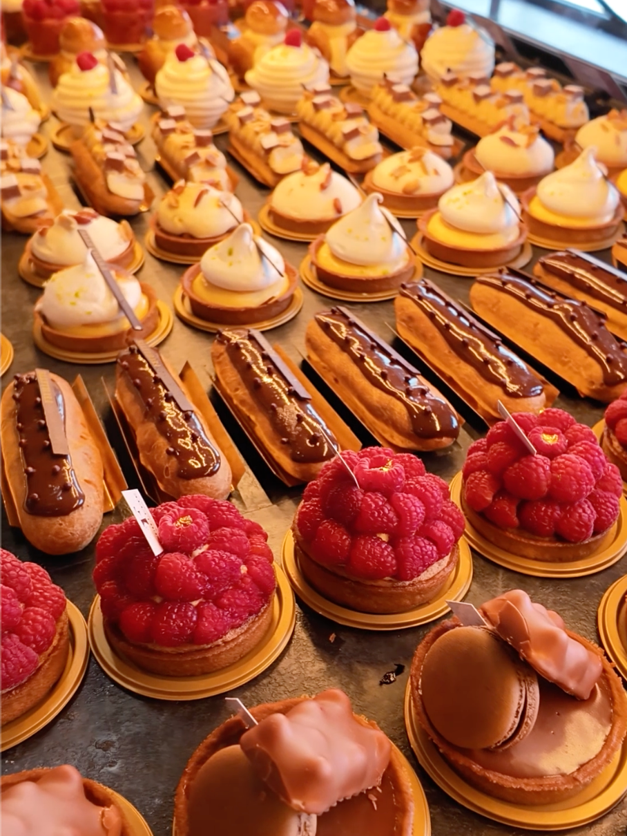 🚀 Une nouvelle aventure commence à Limoges ! Nous sommes très heureux de vous annoncer notre partenariat avec Feuillette Limoges pour l’ouverture d'une nouvelle boutique dès janvier prochain à Limoges (Zone Magré Romanet)🥐✨ Notre mission ? Constituer toute l’équipe qui fera vivre ce bel établissement (tous les postes sont à pourvoir en CDI) : 👨‍🍳 Boulangers F/H 🥧 Pâtissiers F/H 🥪 Traiteurs F/H 🛍️ Vendeurs F/H Vous êtes passionné(e), dynamique et souhaitez rejoindre une enseigne reconnue ? 👉 C’est le moment de postuler et de faire partie de cette belle aventure ! 📩 Candidatures ouvertes dès aujourd’hui  N'hésitez pas à nous transmettre votre CV par mail : limoges@actoconsulting.com #Recrutement #Feuillette #Limoges  #Boulangerie #Emploi