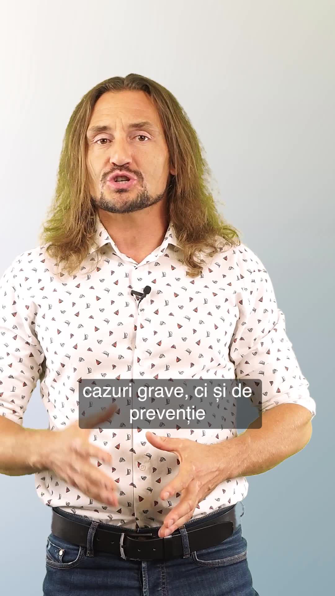 🏥 Acibadem – medicina viitorului, trăită în prezent Acibadem nu înseamnă doar cazuri grave sau intervenții complexe. Înseamnă prevenție, echilibru și grijă pentru întregul corp, de la terapii anti-aging, evaluări hormonale și nutriție, până la dermatologie și infertilitate. Dar ce m-a surprins cel mai mult în vizita mea la clinicile Acibadem din Turcia? Designul face parte din terapie. Spațiile sunt calde, în texturi de lemn natural și culori liniștitoare, create special pentru a reduce anxietatea. Pe holuri găsești opere de artă care ne amintesc că oricine poate trece printr-o suferință. Personalul nu poartă uniforme clasice, ci ținute casual, iar atmosfera te face să te simți ca într-o vacanță. Camerele seamănă mai degrabă cu un hotel de cinci stele, cu spații pentru însoțitori și chiar bucătării proprii. Totul este gândit astfel încât pacientul să se simtă în siguranță, relaxat și înțeles. Pentru că vindecarea începe cu starea de bine. Intră acum pe canalul meu de YouTube și urmărește video complet despre clinicile Acibadem! Link în primul comentariu. . . . #DoctorCezar #DrCezar #Acibadem #MedicinaViitorului #InovatieMedicala #TurismMedical #EducatieMedicala #CliniciTurcia #Turcia #Preventie #IatiSanatateaInPropriileMaini #foryou #fyp