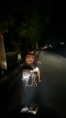 setidaknya kita sama sama bahagia,kamu bahagia bersamanya,aku bahagia bersama kenangan kita#fypシ #siangmalam #herexjatim 