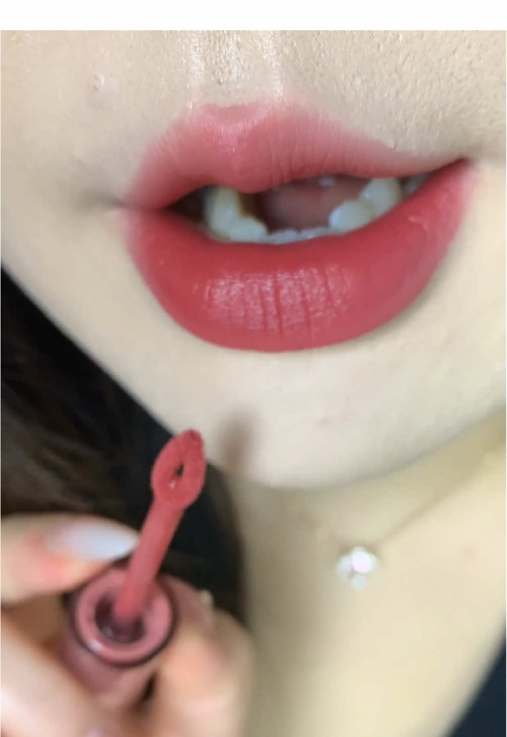 ลิปเนื้อนุ่มสีละมุน เกลี่ยง่ายให้ลุคปากฟุ้งสวยเบาๆ 💖 #focallure #focallureth #lipstick #แมตต์กำมะหยี่ #ลิปสติกแมตต์ลิปสติก