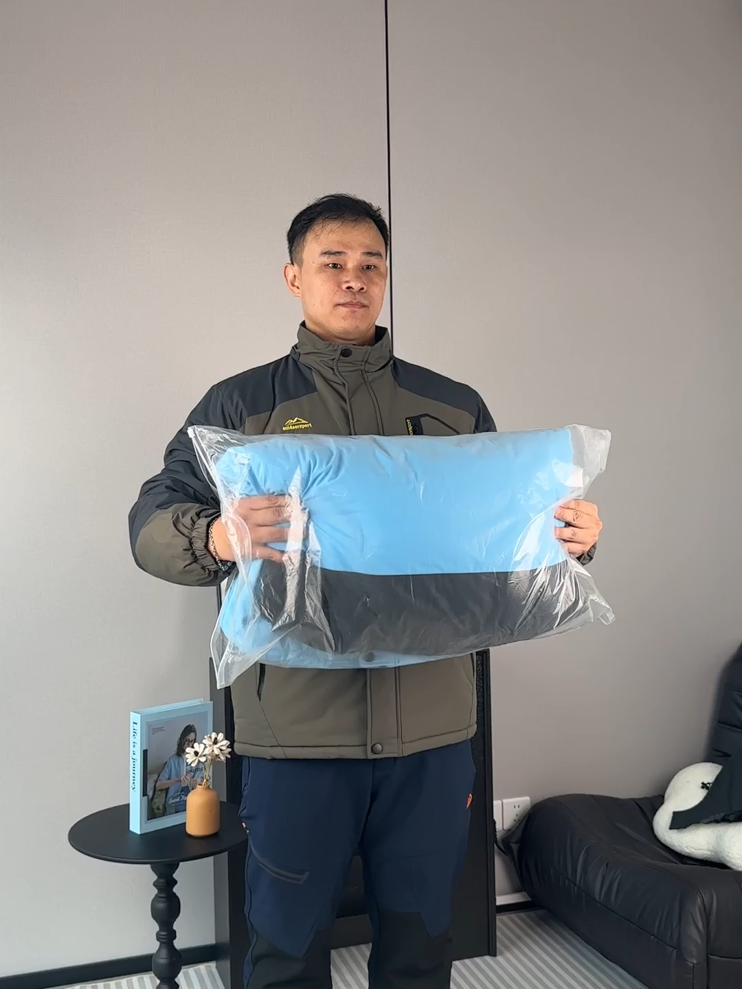 Really nice quality ski jacket. This will keep you warm, for sure. Check out all the colors!#layeringseason#fallhaul#winterhaul#snowday #coldweatherstyle #staywarm #layeringseason #streetwearstyle #outdoorlife #adventurewear #OOTD#GetReadyforFashionWeek#FallFreshness#TikTokShopBlackFriday#TikTokShopCyberMonday#TikTokShopRestock  #TikTokShopFallDealsForYou #outdoorfun #warmupforholiday