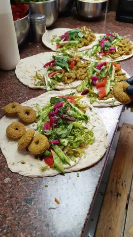 سندويشة الفلافل السورية 👌💯#فلافل  #ابوعدي #ايام_شامية #سوريا #الشام 💚💚💚