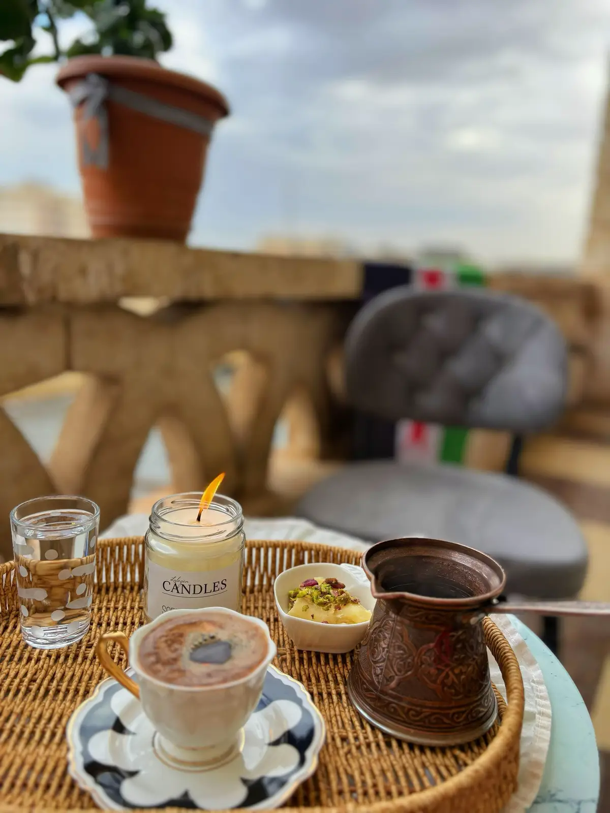 - صَبَاحُ الْخَيْرِ ثُمَّ كُلُّ يَوْمٍ تَمْنَحُهُ الْحَيَاةُ لَكَ هُوَ نِعْمَةٌ مِنْ اللَّهِ، فَلَا تُهْدِرْهُ بِالِانْشِغَالِ بِالْمُسْتَقْبَلِ أَوْ بِالنَّدَمِ عَلَى مَا فَات، فَقَطْ اِجْعَلْ ثِقَتَكَ بِاللَّهِ أَسَاسًا لِكُلِّ خُطْوَةٍ تَخْطُوهَا. #☕️ #f 