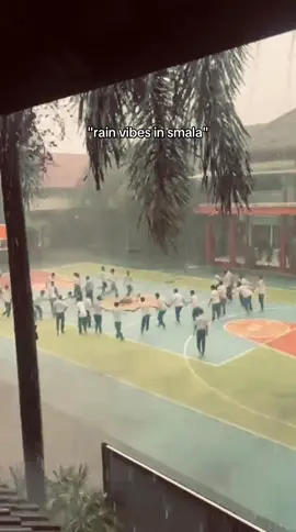 run' pak adi #sma5mataram#mataram#rain#smalamataram 