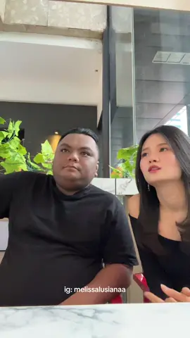 masa cuma karena sofa aku doang terus dia gamau sama aku :( @TUKANG SAMBAT 