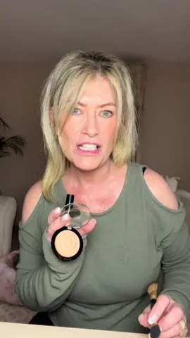 #highlighter #lipgloss #makeup #lauragellerbeauty 