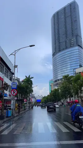 Jl Tunjungan Surabaya hujan pagi ini #surabaya #tunjungan #hujan 