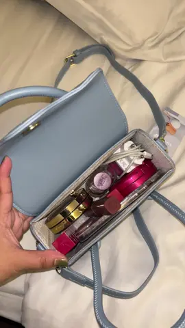 muat sebanyak ini 🩵 #tascantik #taswanita #tasselempang #handbag 