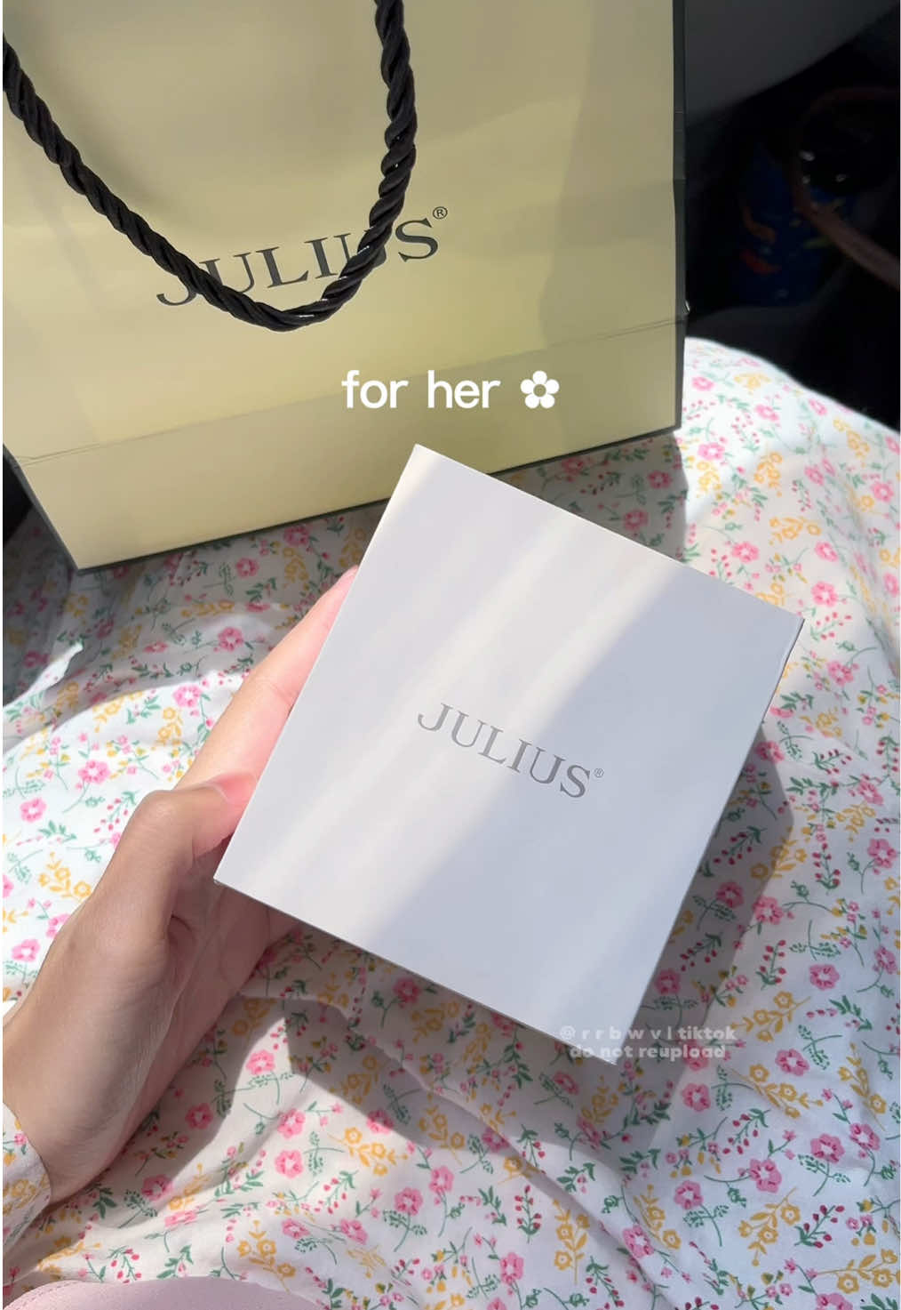 cantik sangat sangat sangat korang 😭😭🤏🏻 quality ♾️/10!! #julius #juliuswatch #vintagewatch #oldmoney #leatherwatch 