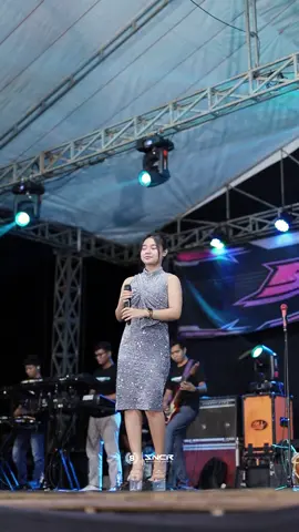 Bayangkau bercumbu dengan sidia selalu menghantui jiwaku ini . #sincronmusic #jera #ninafirnanda 