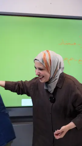 من يلتقي الانكليزي بالعربي 😂