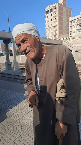 اسمعي يا مره 😂   اسم اكونت الحاج عبده المداح 
