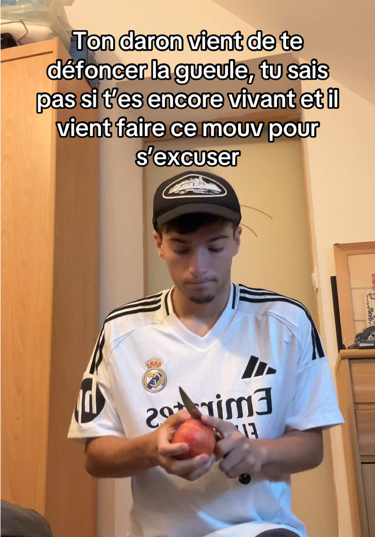 On lui pardonnait avec des pommes 😭