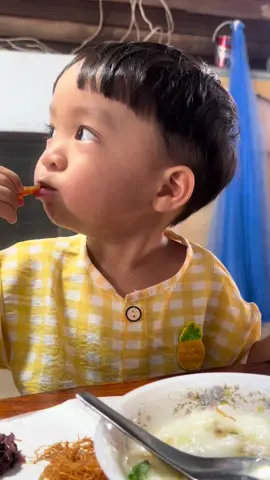 กินน้อย100คำพูด กิน5นาทีคุยไปแล้ว20นาที  #น้องณคุณ #ณคุณกินโจ๊ก #เด็กพูดมาก #เด็กน้อยน่ารัก #กินข้าวกัน 
