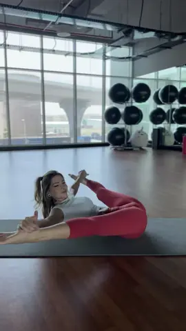 Yoga stretch 😌 #yoga #yogagirl #yogaflow #pilates #flexibility #gymnastics #pilatesgirl #yogatok #gymnastics #xuhuong 