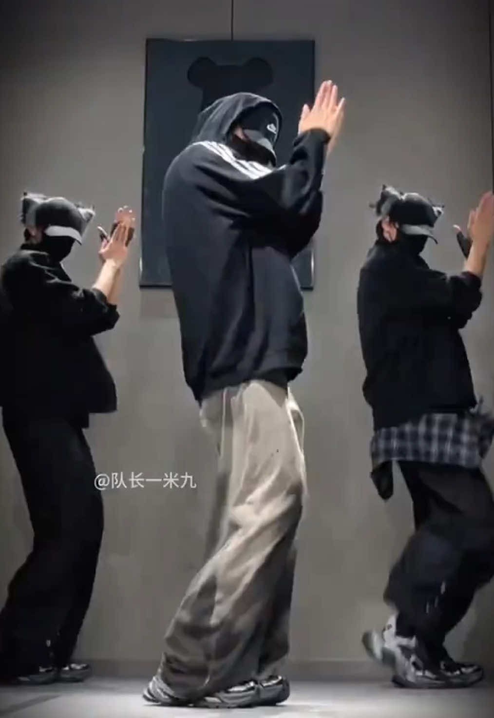 这个越南摇又杀回来了 #越南鼓卡点舞 #KG摇 #douyindance  #dancechallenge  #队长一米九🍍 His name is Mijiu / 队长 抖音号: BLDZ1124