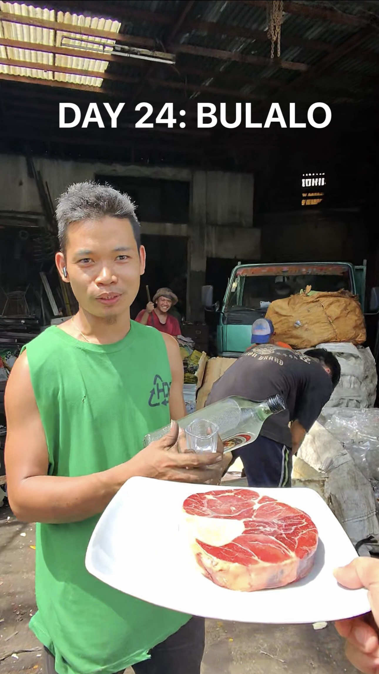 Day 24 kabotehan series: nag-alok ako ng bote sa junk shop! Follow for more! #JelloShot #kaBOTEhan #serBISYO #ginebra #sanmiguel