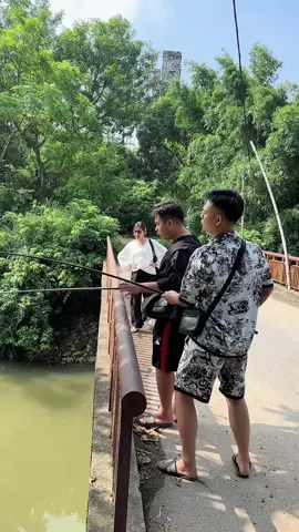 Ông nào đi câu cá nhiều về xin lỗi vợ đê. Ảnh hưởng quá đấy 