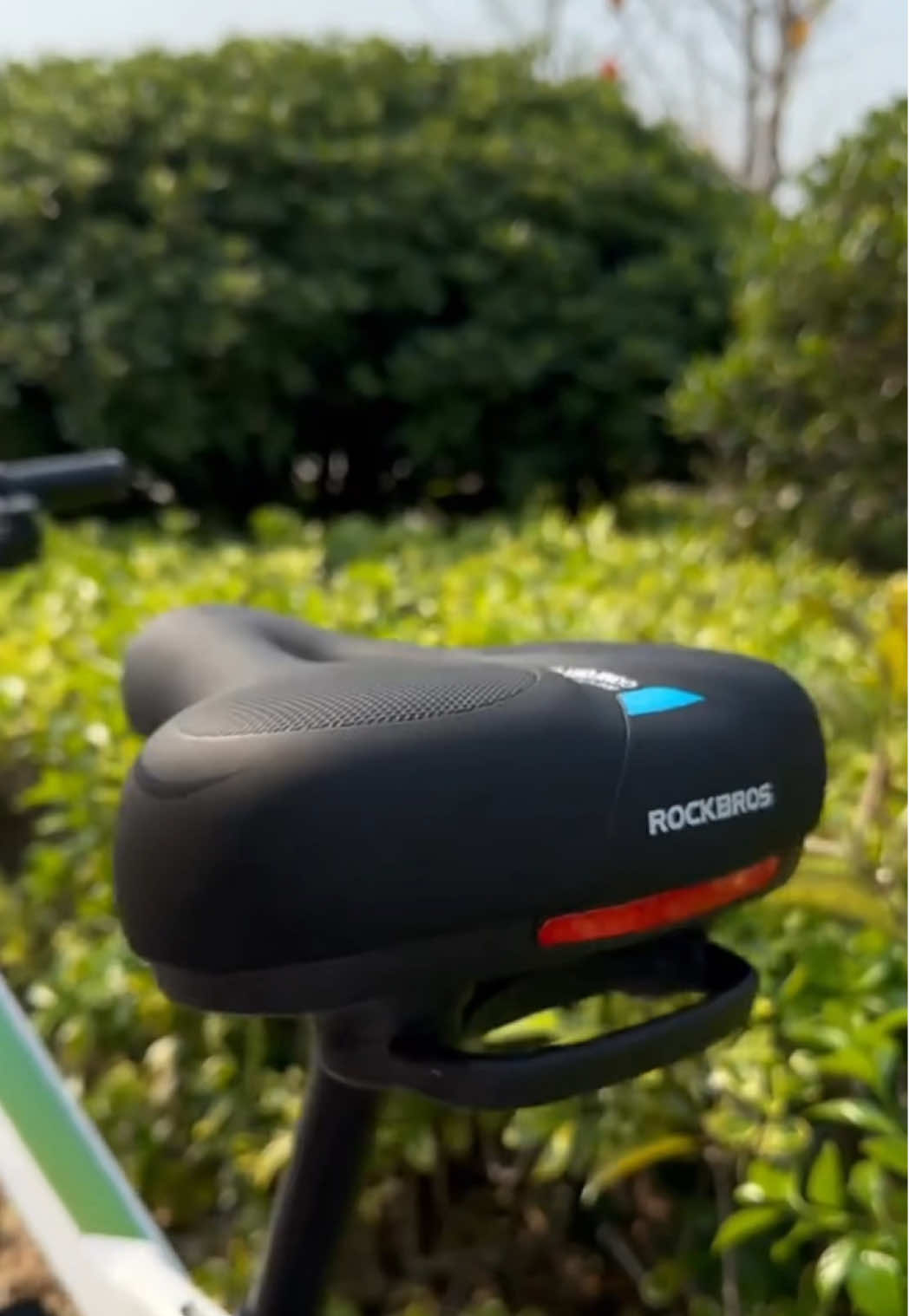 Tired of Hard Saddle Discomfort? Road and mountain bike seats don‘t have to hurt. Our saddle delivers cloud-like comfort with just the right support—so you can focus on the ride, not the pain. #bikesaddle #ridecomfort #cycling 