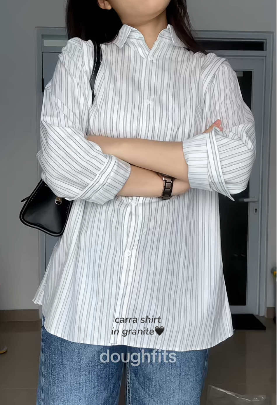 kemejanya cakep bgttt😫🤍 stripesnya gak pasaran + bahannya adem luvvv🫶🏻 #gayaditiktok #fashiontiktok #stripeshirt #kemejastripe 