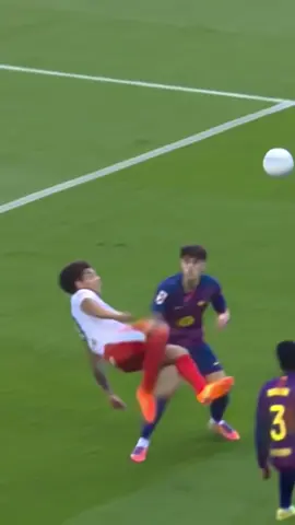 A masterpiece. 🤸🤯 #LALIGAHighlights #LALIGAEASPORTS #DeportesEnTikTok #BarçaGirona 