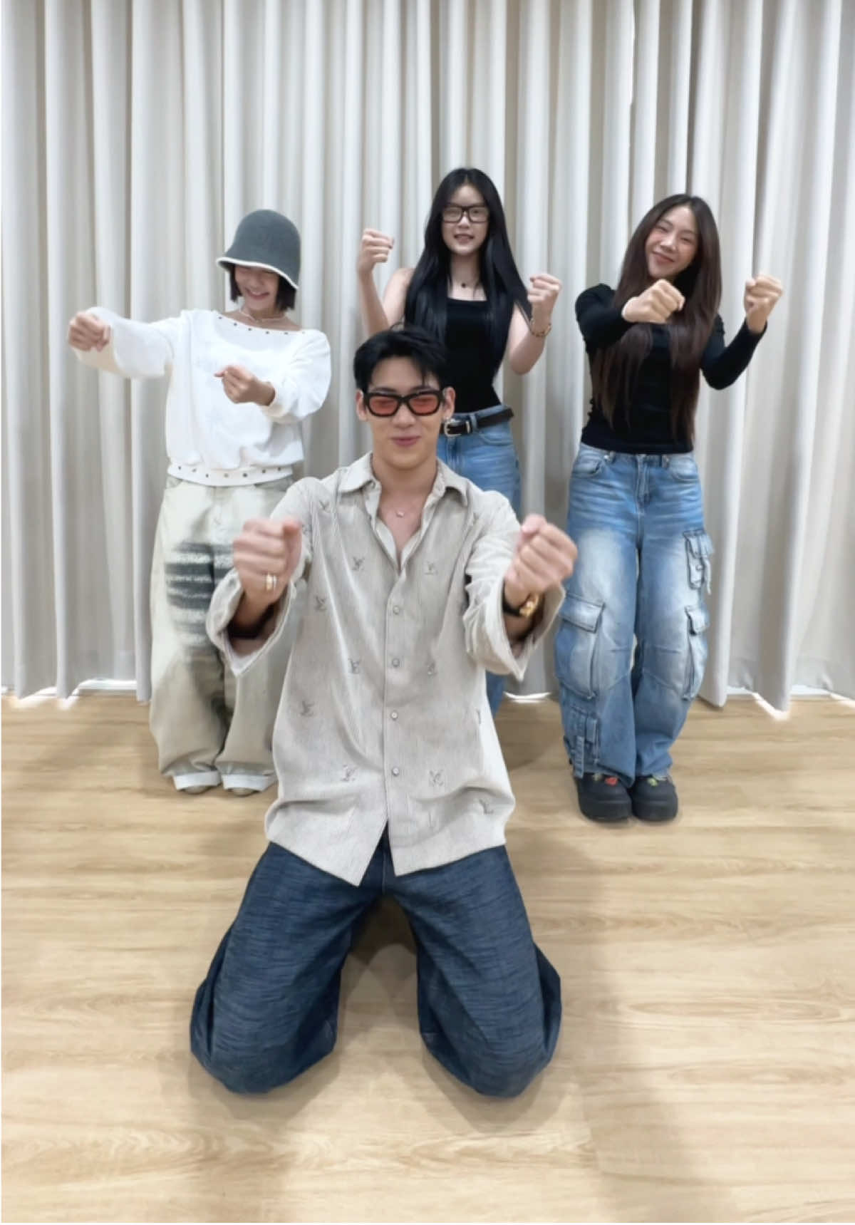 บรื้นๆๆ มาออกเดินทางด้วย Magic Car กับพวกเรา PiXXiE และพี่แบมแบมมั้ยค้าบ🚙💨 #แบมแบม #뱀뱀 #PiXXiE_MagicCar #MagicCar #PiXXiE  @뱀뱀 BamBam 