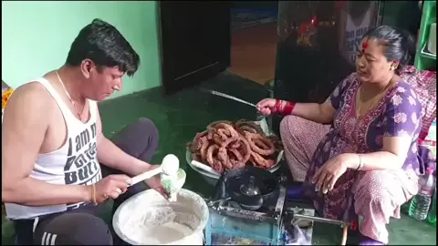 #rameshshrestha244 #goviral #fouryoupage #nepalitiktok # happy tihar roti pakaudai gareko purano video😀