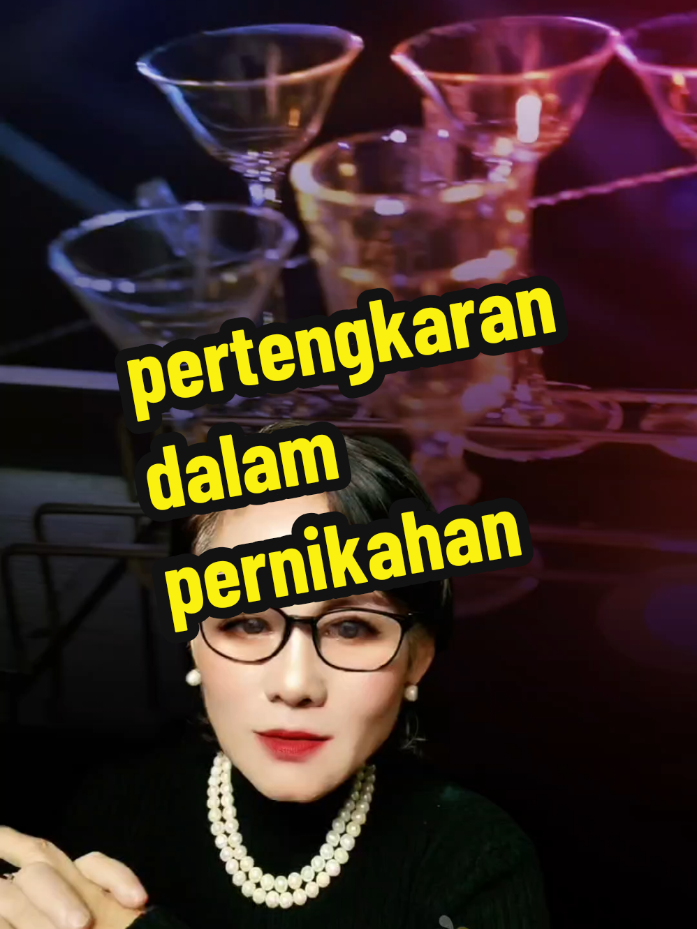 Bertengkar setiap hari tak pernah membuat ada yang benar-benar menang. Yang ada hanya dua hati yang sama-sama terluka. Bertahun-tahun bertengkar, tapi tak ada yang mau mengalah, tak ada yang berubah. @MOMSIE VOICE @MONICA HSU @Amor Vincit #motivasidaninspirasi #cemerlangdalamkematangan #suaramonica #karyadarihati #wanitaelegance50 