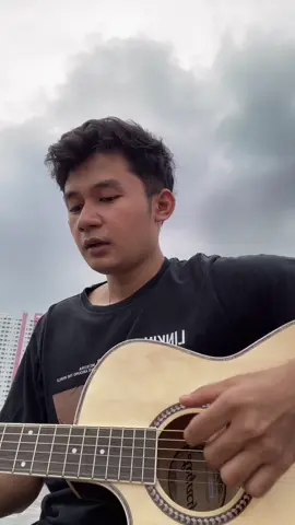Nyanyi sambil promosi hahah Jangan lupa barangnya di keranjang kuning ya. Sekali pake saja noda-noda membandel menghilang😅  #tangantaksampai #cover  #nttpride🏝🔥  #VoiceEffects 