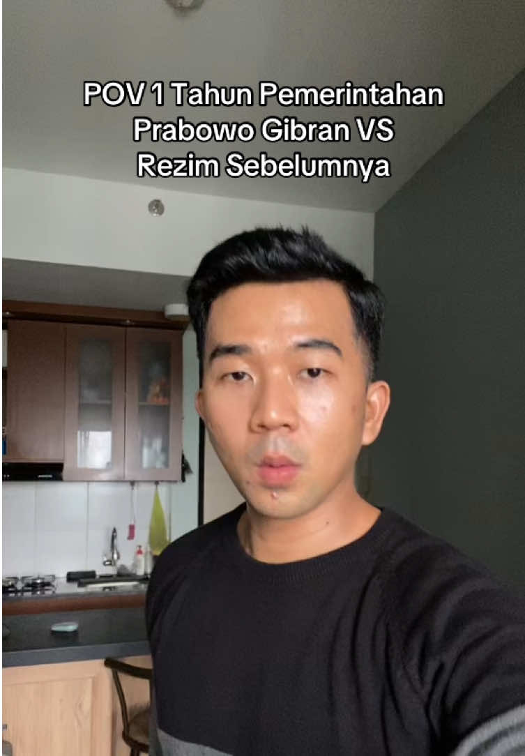 POV: 1 Tahun Pemerintahan 🇮🇩 PRABOWO–GIBRAN vs JOKOWI–JK 👀 2014-2015: fokus bangun fondasi — Kartu Sehat, OSS, subsidi BBM dipotong demi stabilitas. 2024-2025: fokus ekspansi — Makan Bergizi Gratis, diplomasi ekspor-impor, subsidi KPR, swasembada pangan, stimulus ekonomi, dan Rp13T uang korupsi dikembalikan 💸 Yang satu “hemat untuk tumbuh”, yang satu “berbagi untuk makmur” — dua-duanya ngaku demi rakyat. Tapi… mana yang lebih kerasa nyata di dompet & perut rakyat sekarang? 😏👇 #1TahunPrabowoGibran #JokowiJK #HeadToHeadPresiden #2014vs2025 #FaktaPolitik      