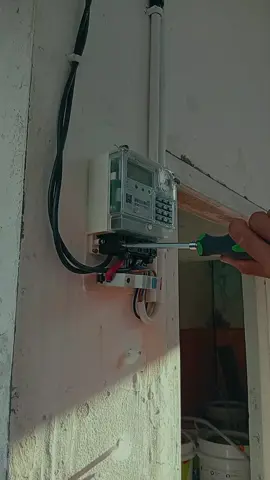 Pemasangan kWh/Meteran listrik prabayar merk MELCOINDA.  Salam satu profesi⚡⚡⚡ #pyfツ #shorts #viral #fypppppppppppppppppppppp #teknisilistriknatuna 